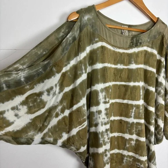 XCVI Top Size 1 Tie Dye Cold Shoulder Green Lagenlook Dolman Sleeve - Picture 4 of 7